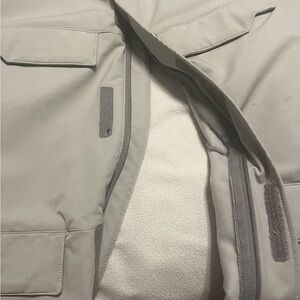 The North Face Men's Gray Field Jacket (Velcro zipper, windbreaker)